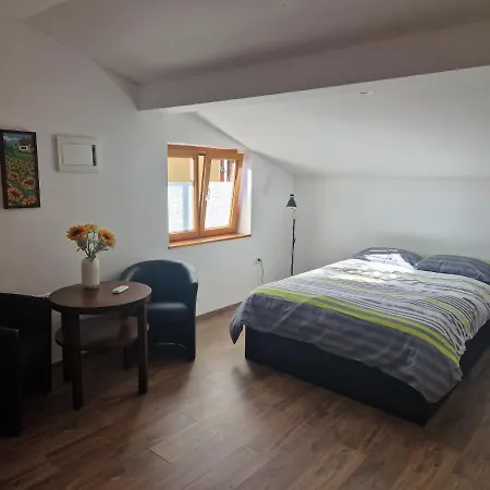 בית הארחה Flora